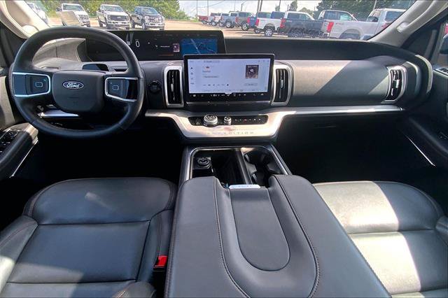 Certified 2025 Ford Expedition Active AWD/4WD image 15