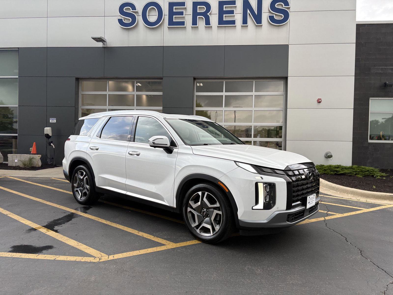 Used 2024 Hyundai Palisade Limited AWD/4WD image 1