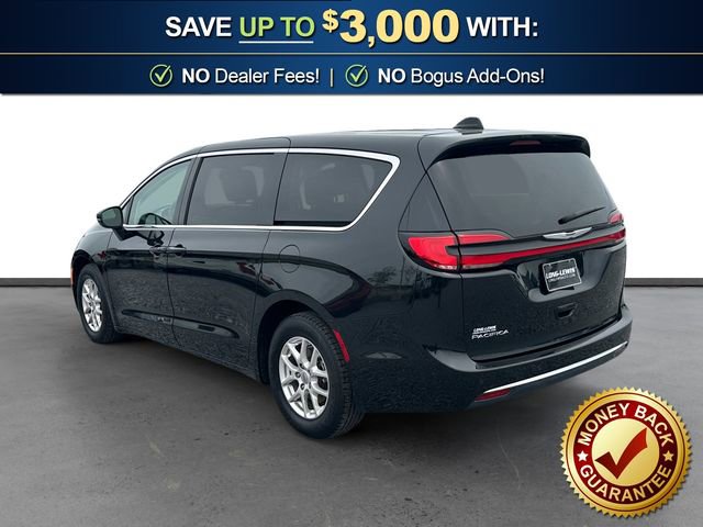 Used 2023 Chrysler Pacifica Touring-L FWD image 4