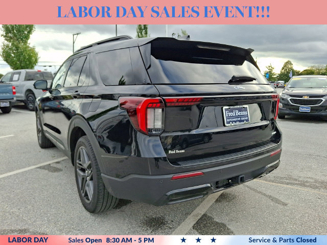 Certified 2025 Ford Explorer ST-Line w/ Premium Package AWD/4WD image 8