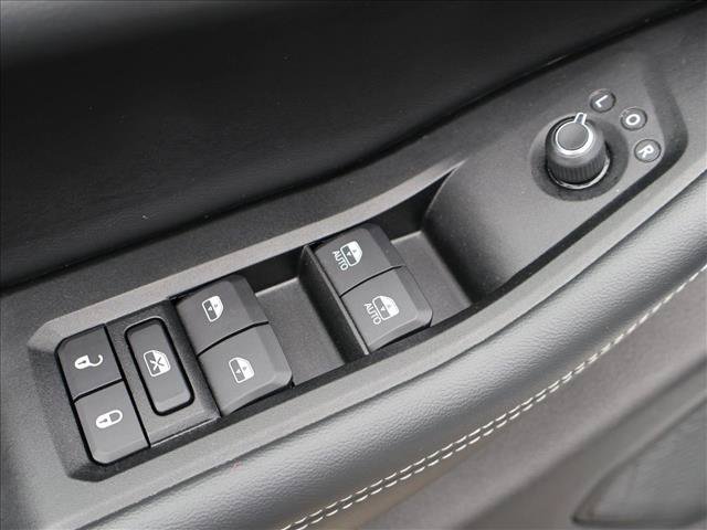 Used 2023 Jeep Grand Cherokee Limited AWD/4WD image 12