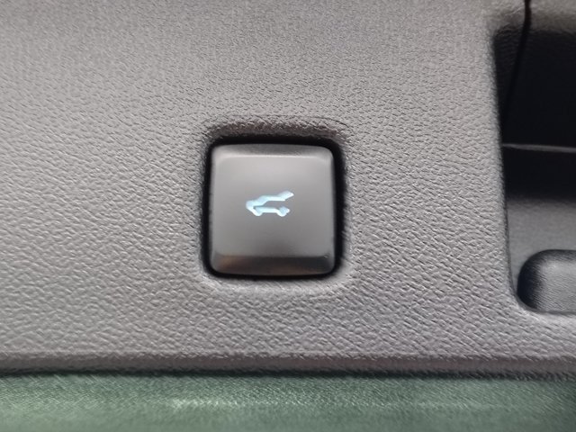 Certified 2025 Ford Escape Platinum AWD/4WD image 18