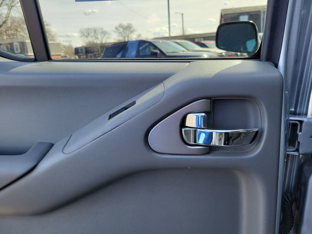 Used 2017 Nissan Frontier SV image 15