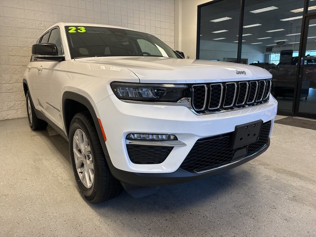 Used 2023 Jeep Grand Cherokee Limited w/ Trailer Tow Prep Group (B) image 2
