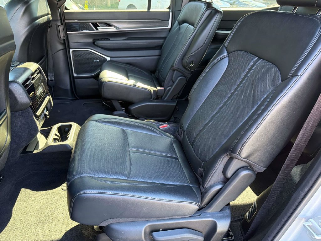 Used 2024 Jeep Wagoneer Series II AWD/4WD image 23
