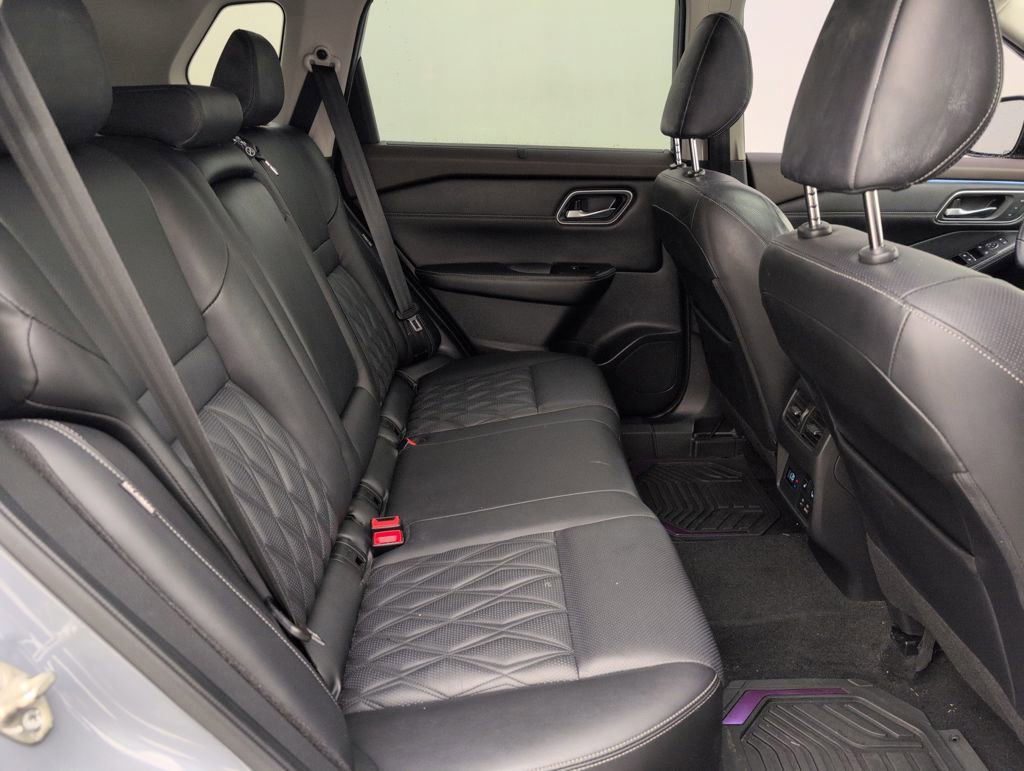 Used 2021 Nissan Rogue Platinum image 18