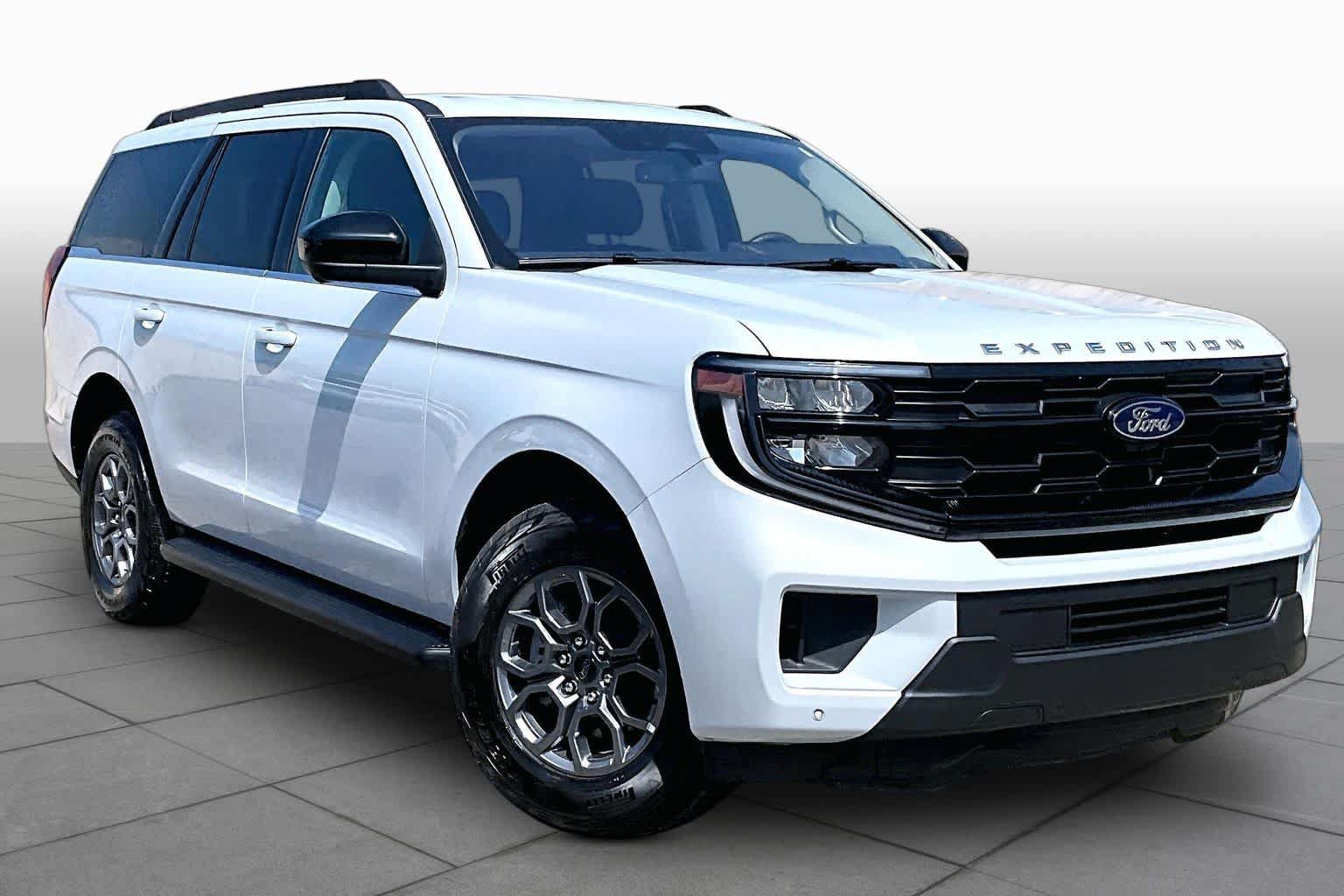 Certified 2025 Ford Expedition Active RWD image 3