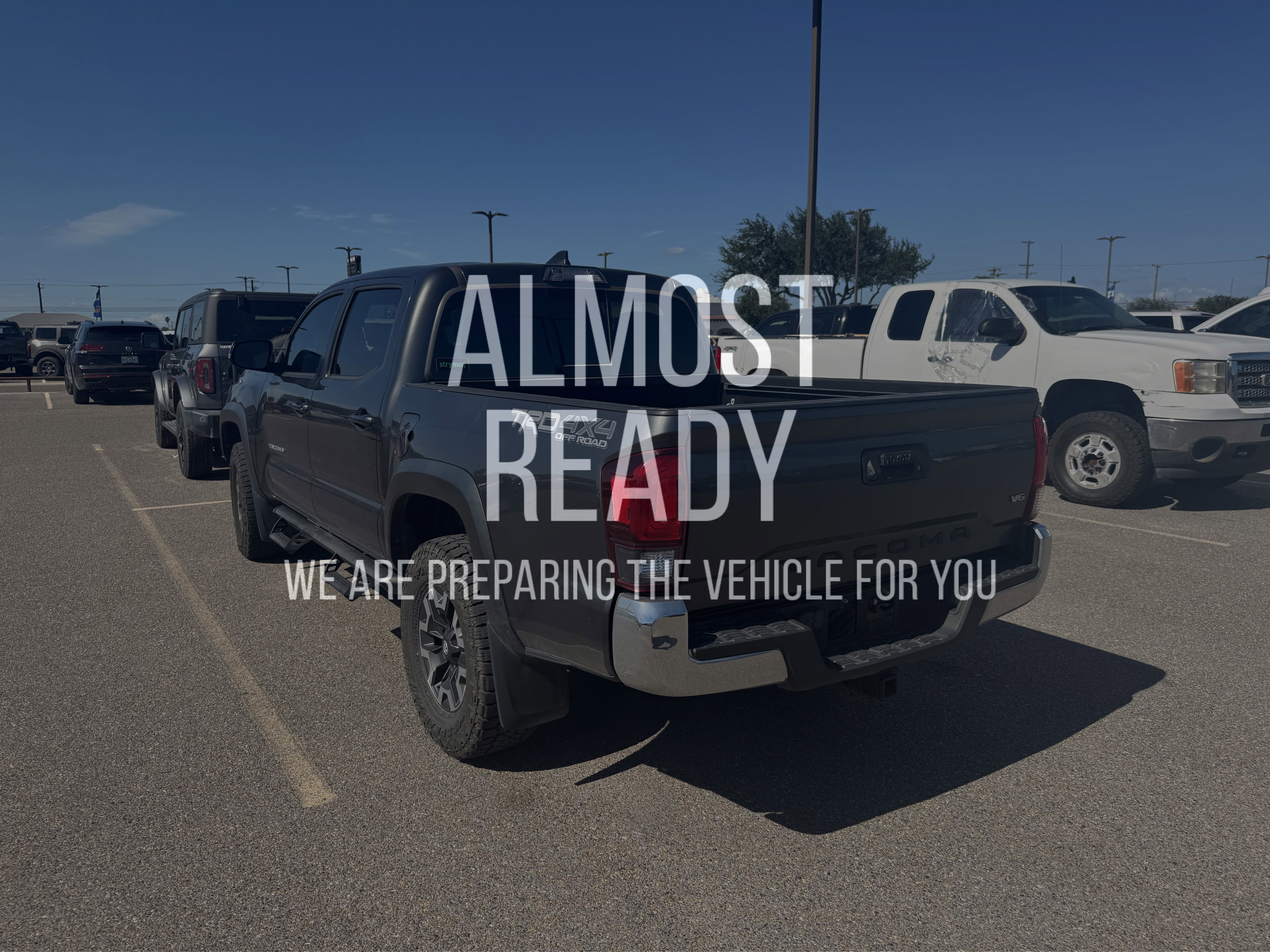 Used 2018 Toyota Tacoma TRD Off-Road AWD/4WD image 3