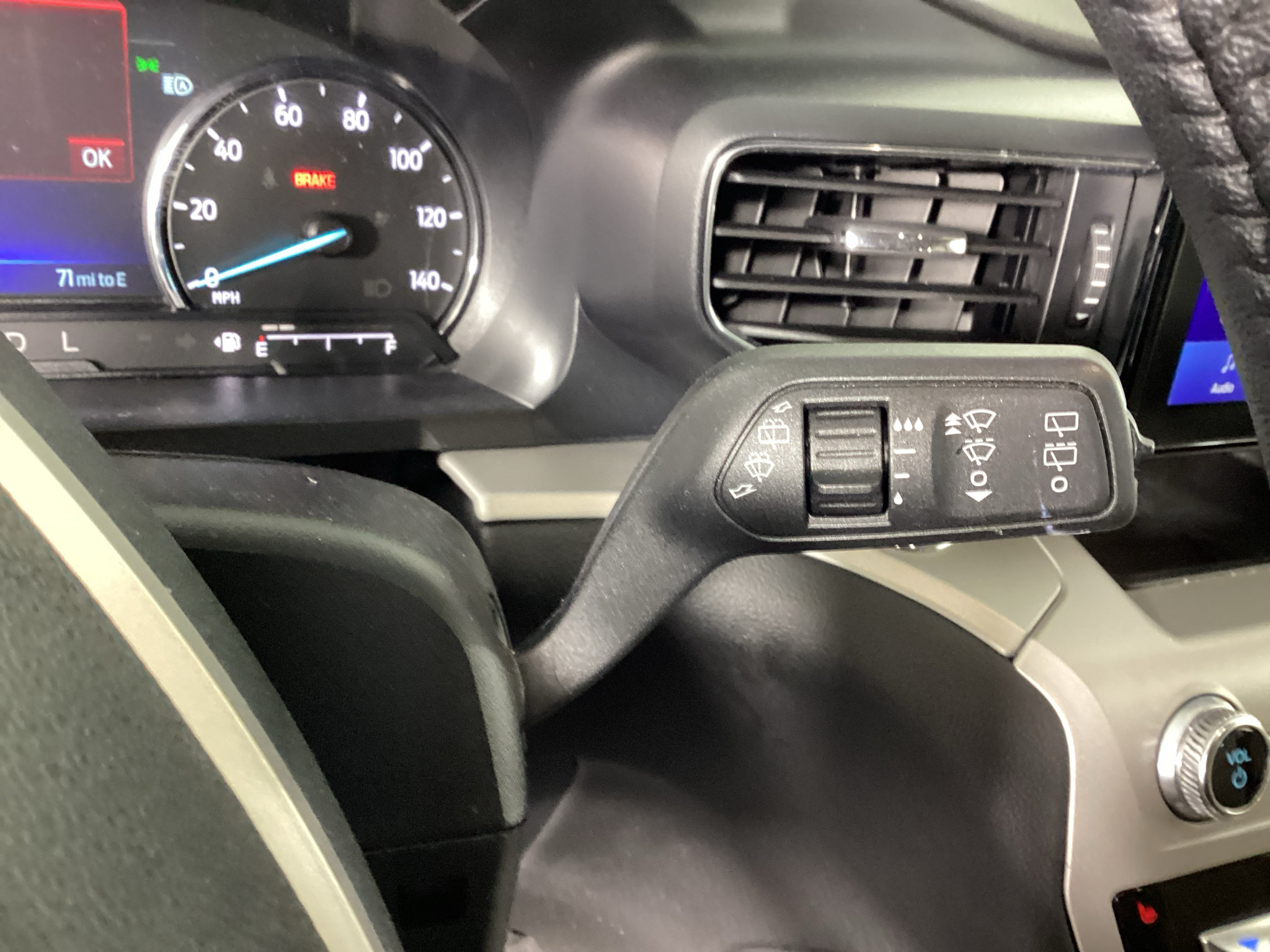 Certified 2024 Ford Explorer XLT w/ Equipment Group 202A AWD/4WD image 24