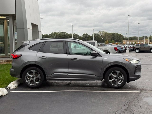 Certified 2024 Ford Escape ST-Line w/ Tech Pack #1 AWD/4WD image 4