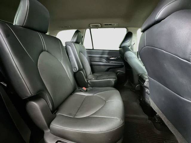 Used 2024 Toyota Grand Highlander AWD image 32