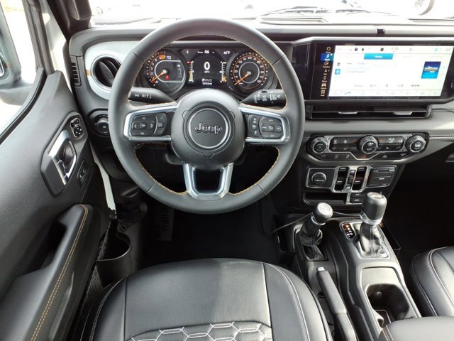 Used 2024 Jeep Wrangler Unlimited Sahara w/ Technology Group AWD/4WD image 5