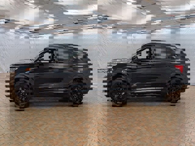 Certified 2023 Ford Explorer XLT w/ Equipment Group 202A image 4