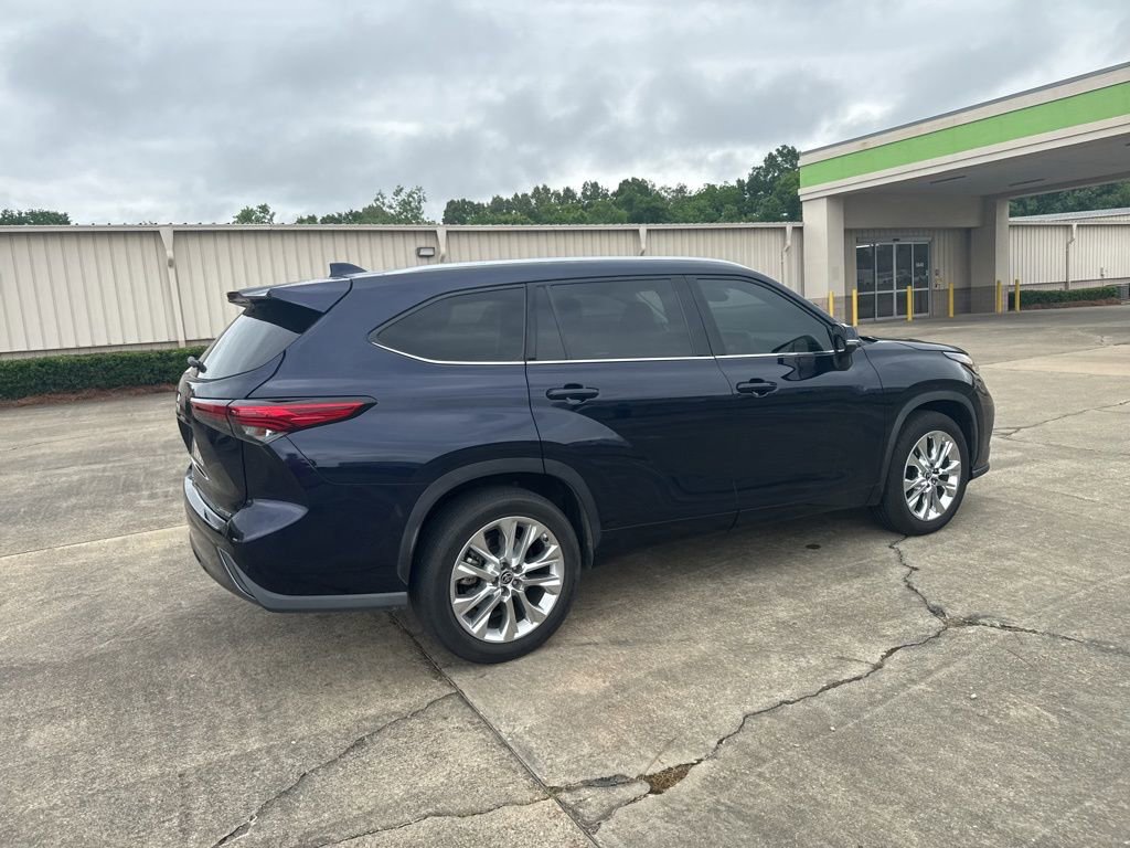 Used 2021 Toyota Highlander Limited FWD image 9