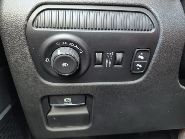 Used 2022 Jeep Wagoneer Series III AWD/4WD image 38
