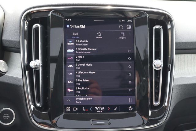 Used 2025 Volvo XC40 B5 Plus image 13