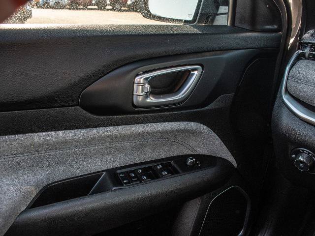 Used 2024 Jeep Compass Latitude AWD/4WD image 17