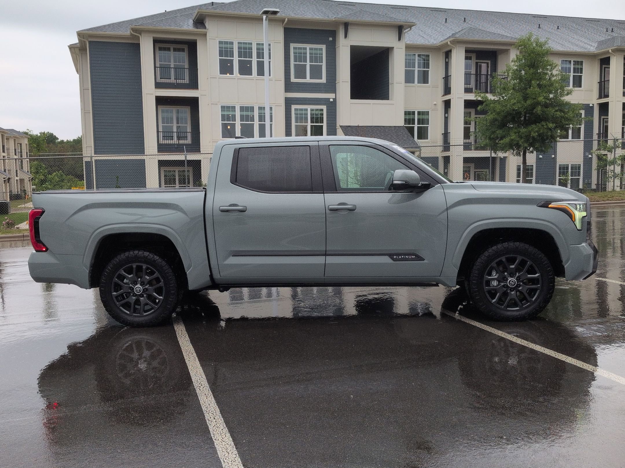 Used 2024 Toyota Tundra Platinum AWD/4WD image 3