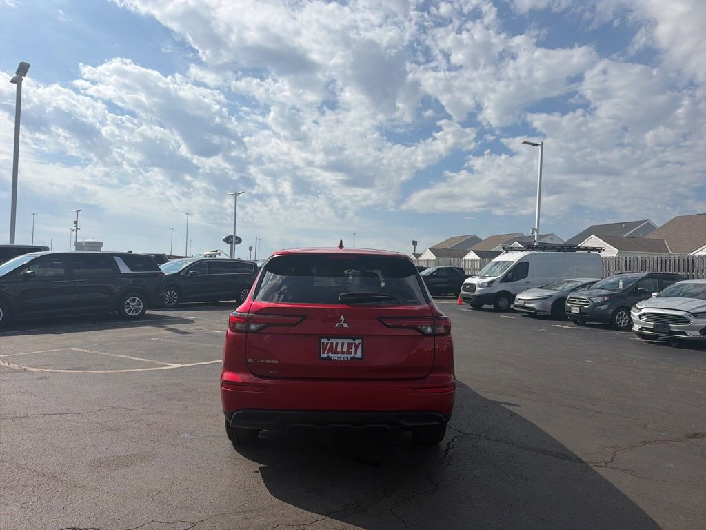 Used 2024 Mitsubishi Outlander ES AWD/4WD image 6