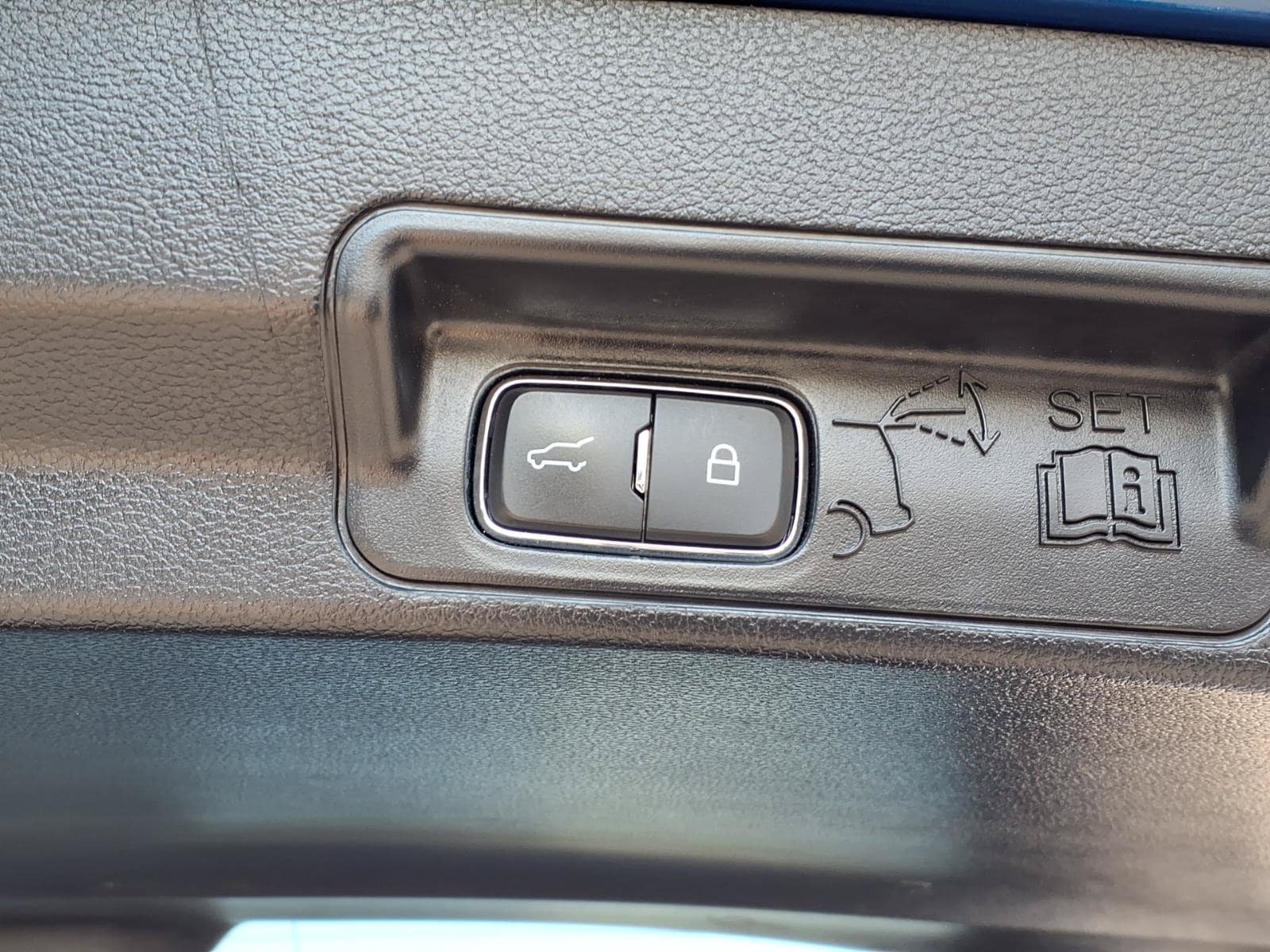 Certified 2022 Ford Explorer Limited AWD/4WD image 15