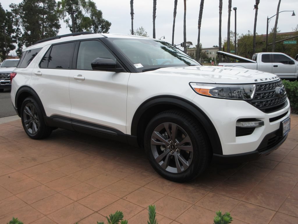 Certified 2023 Ford Explorer XLT w/ Equipment Group 202A RWD image 7