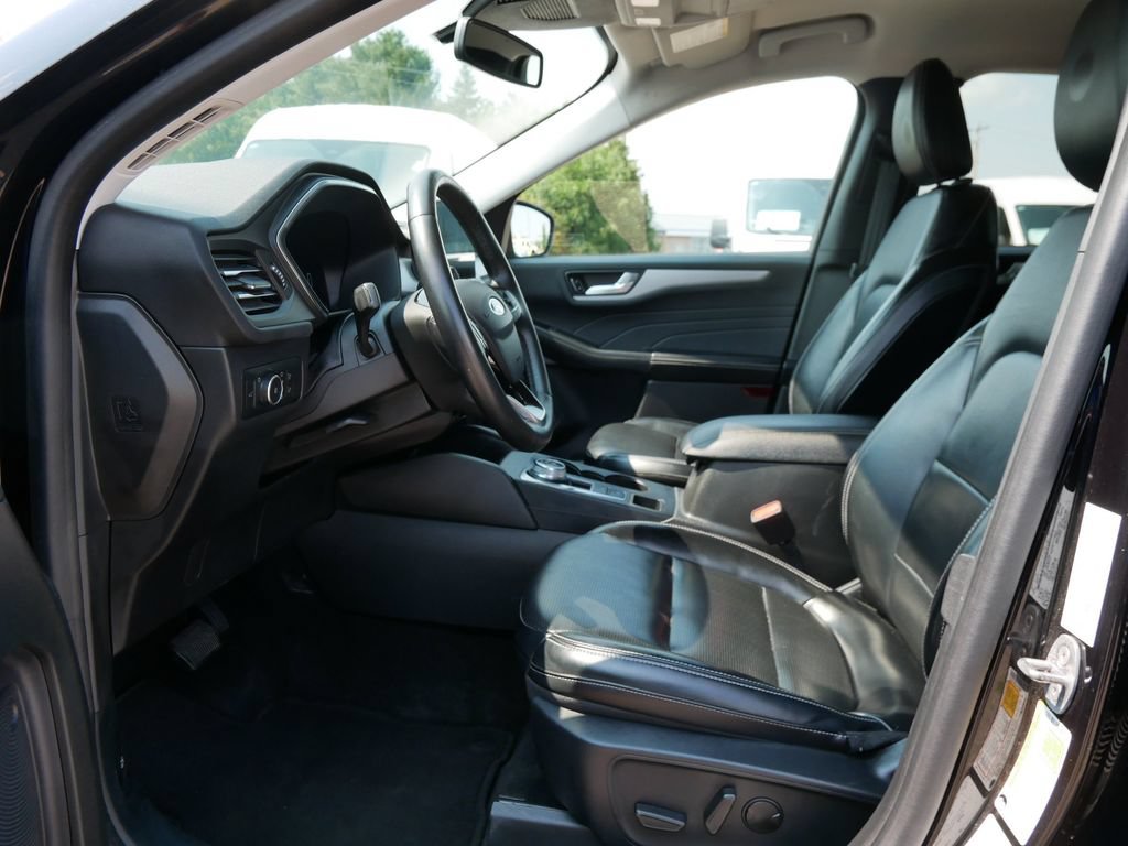 Certified 2024 Ford Escape Platinum AWD/4WD image 9