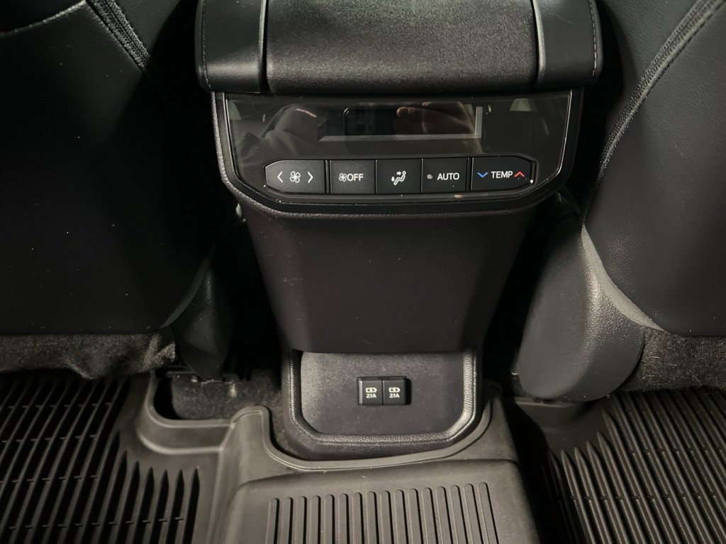 Used 2021 Toyota Highlander XLE image 31