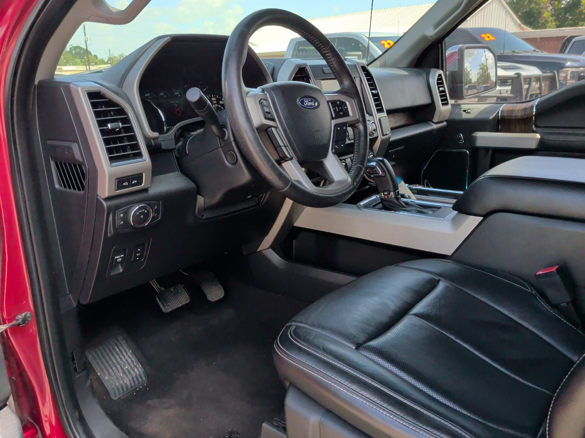 Certified 2019 Ford F150 Lariat w/ Equipment Group 502A Luxury AWD/4WD image 23