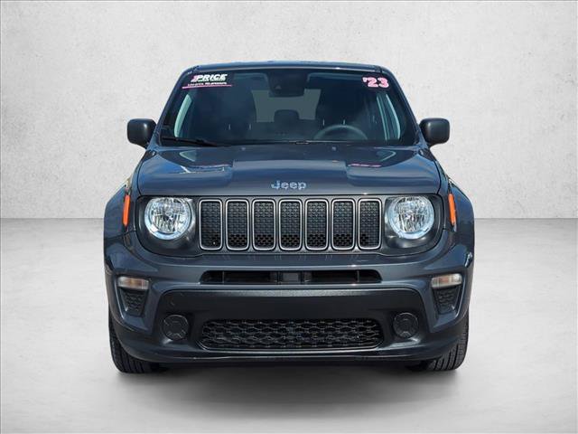 Used 2023 Jeep Renegade Latitude AWD/4WD image 2