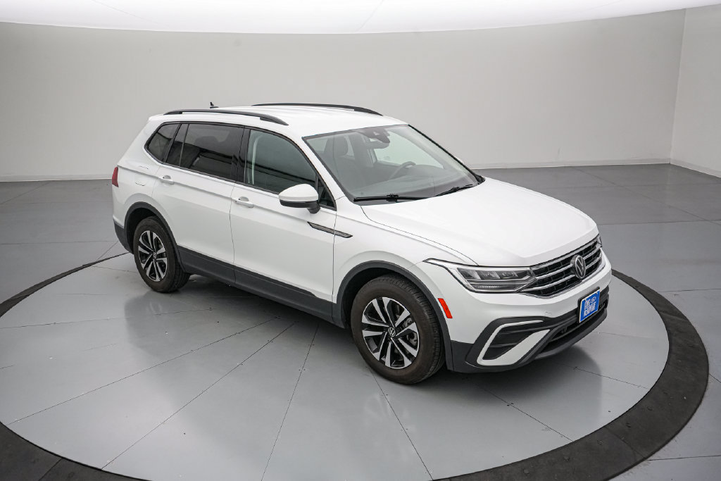 Used 2024 Volkswagen Tiguan S FWD image 2