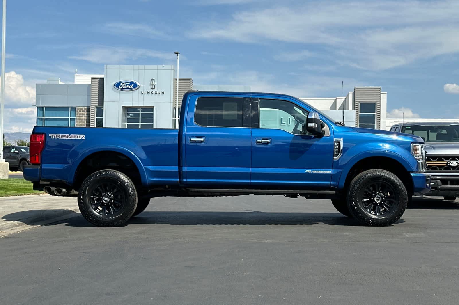 Certified 2022 Ford F250 Platinum w/ Tremor Off-Road Package AWD/4WD image 8