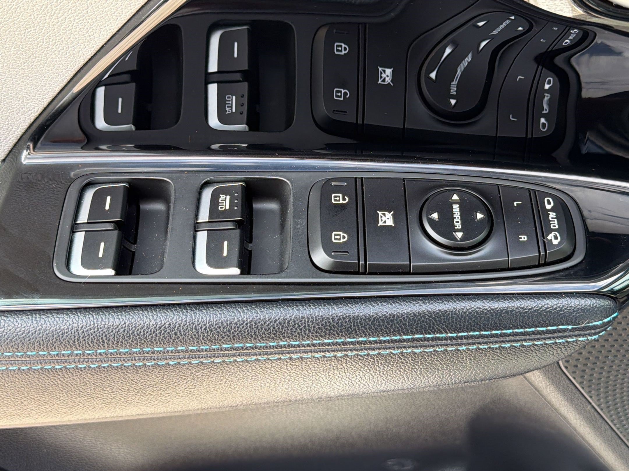 Used 2021 Kia Niro Touring FWD image 23