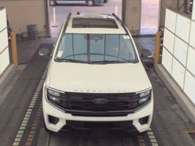 Certified 2025 Ford Expedition Active AWD/4WD image 4