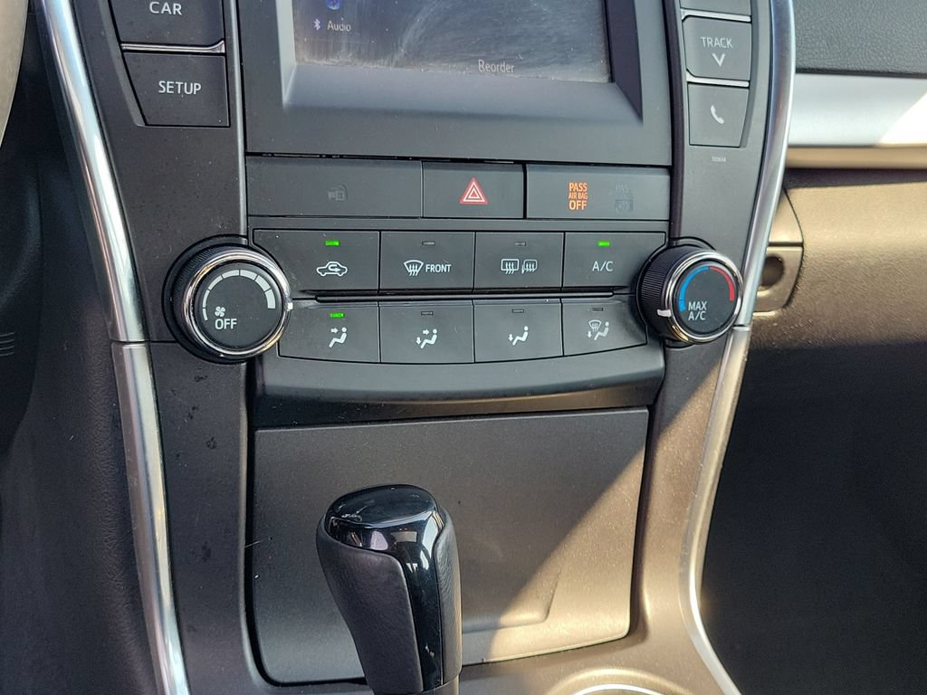 Used 2017 Toyota Camry SE w/ Moonroof Package FWD image 28