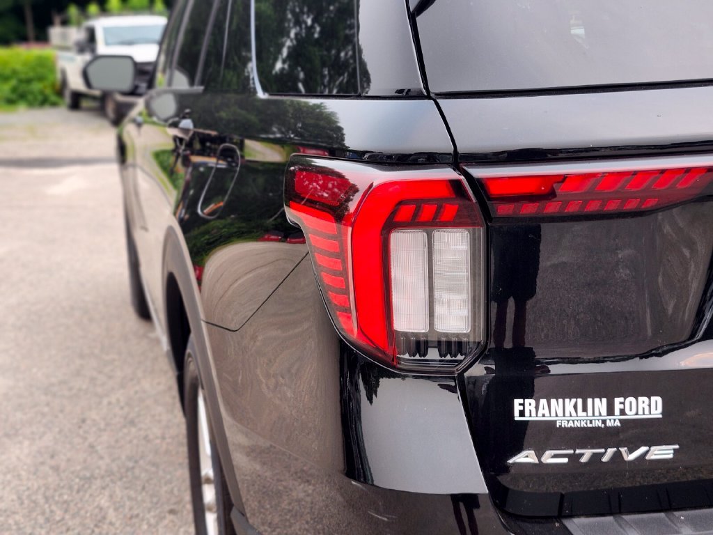 Certified 2025 Ford Explorer Active AWD/4WD image 9