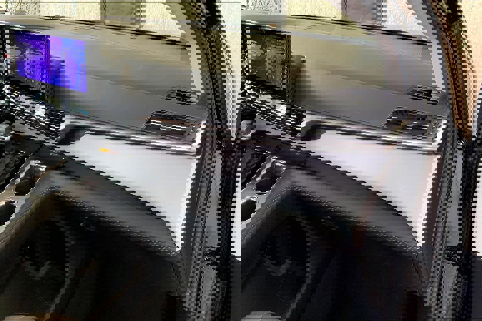 Used 2025 Toyota Sienna XLE image 18