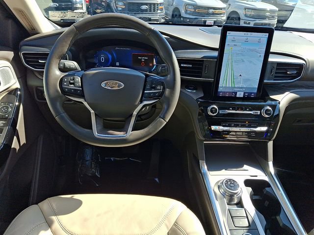 Certified 2023 Ford Explorer Platinum w/ Technology Package AWD/4WD image 11