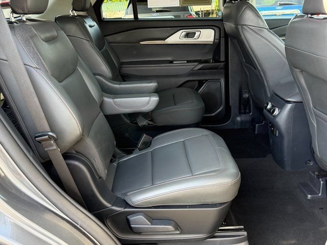 Certified 2025 Ford Explorer Active w/ Active Comfort Package AWD/4WD image 6