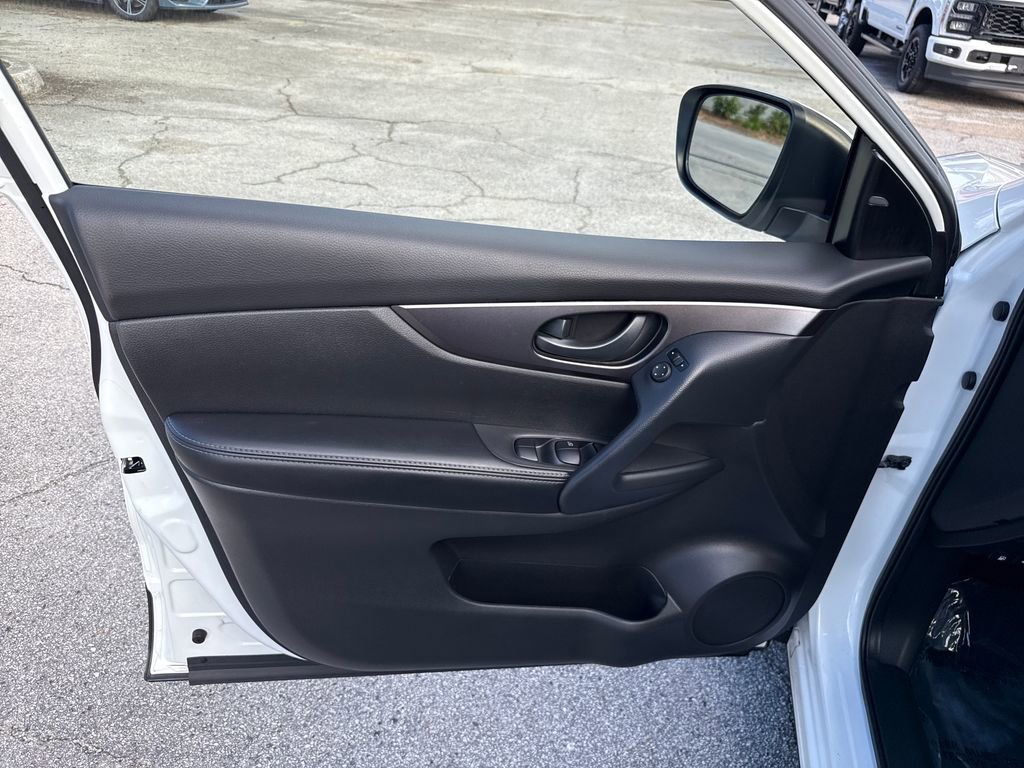 Used 2020 Nissan Rogue Sport S image 13