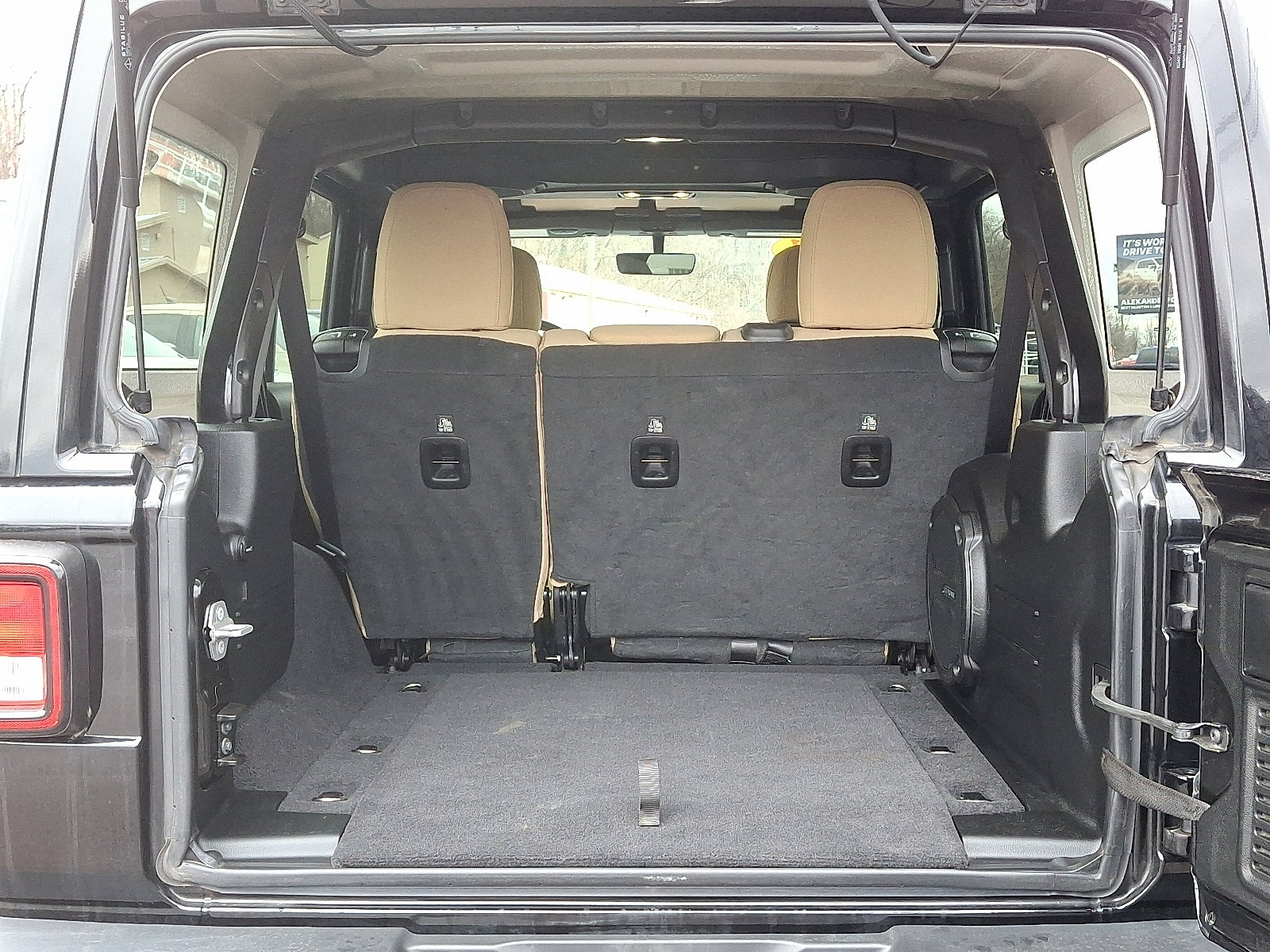 Used 2021 Jeep Wrangler Unlimited Sahara image 30