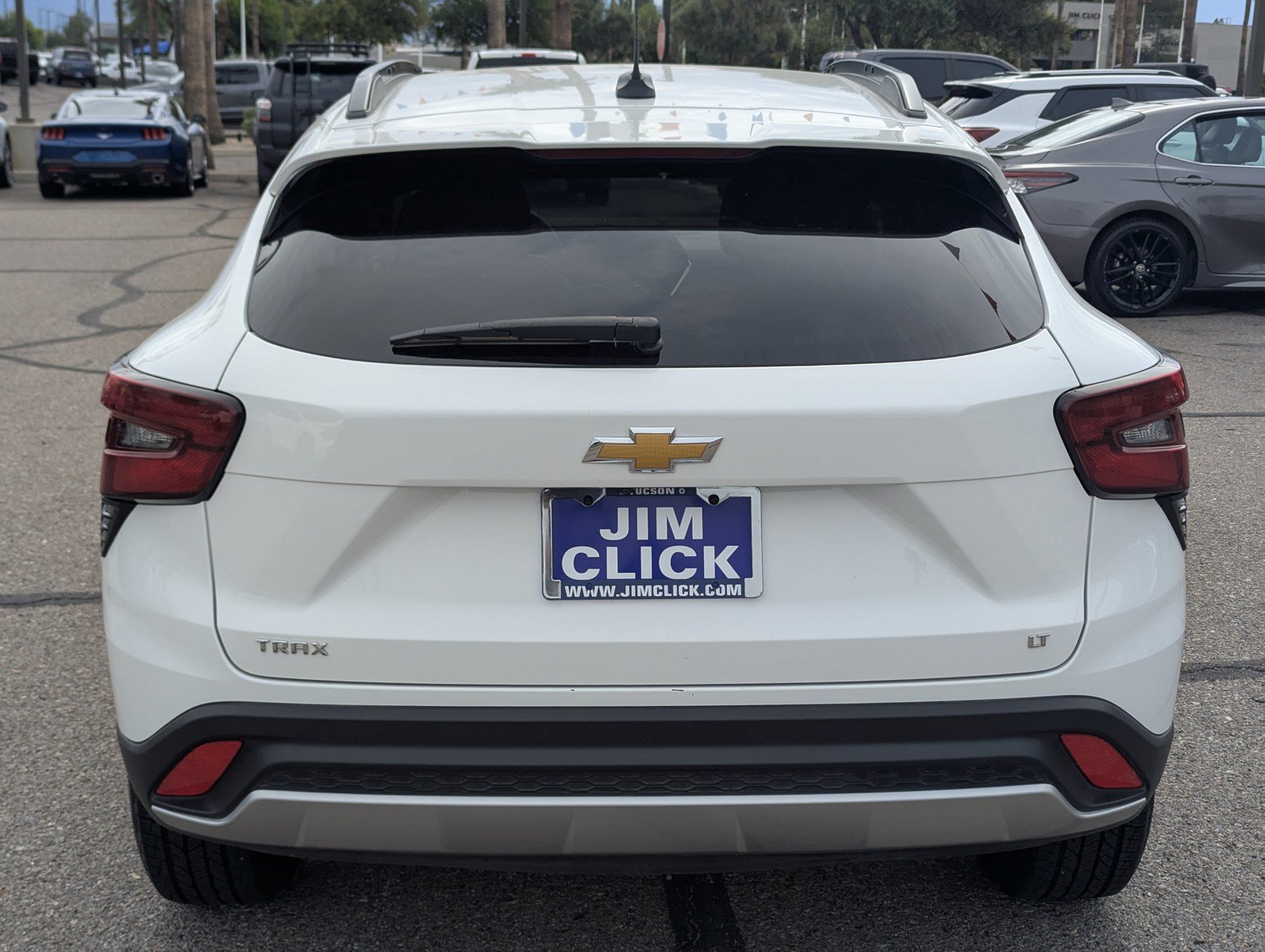 Used 2025 Chevrolet Trax LT FWD image 3