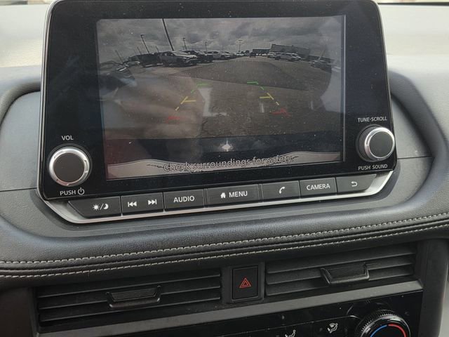 Used 2024 Nissan Rogue S image 9