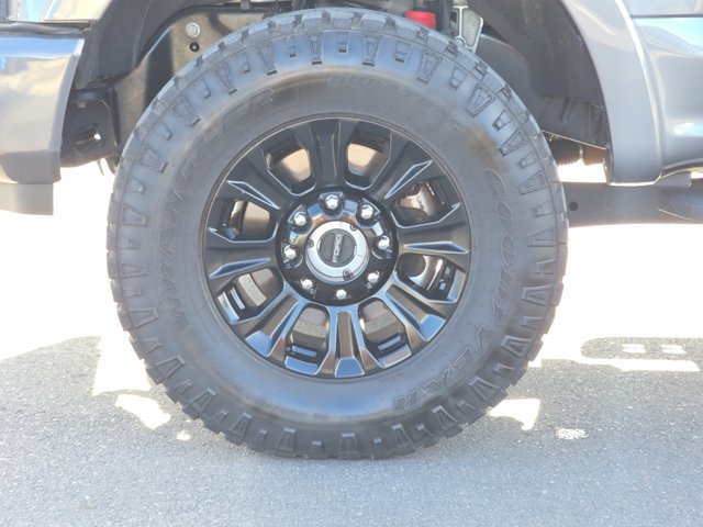 Certified 2022 Ford F350 Lariat w/ Tremor Off-Road Package image 11
