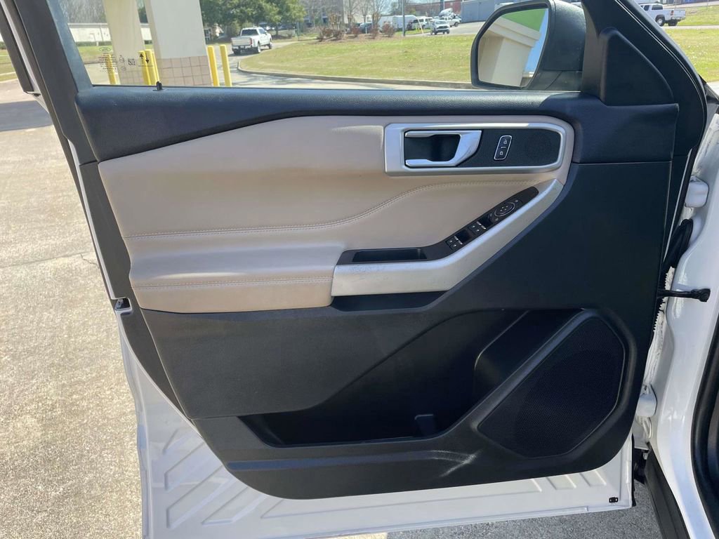 Certified 2022 Ford Explorer XLT w/ Equipment Group 202A image 15
