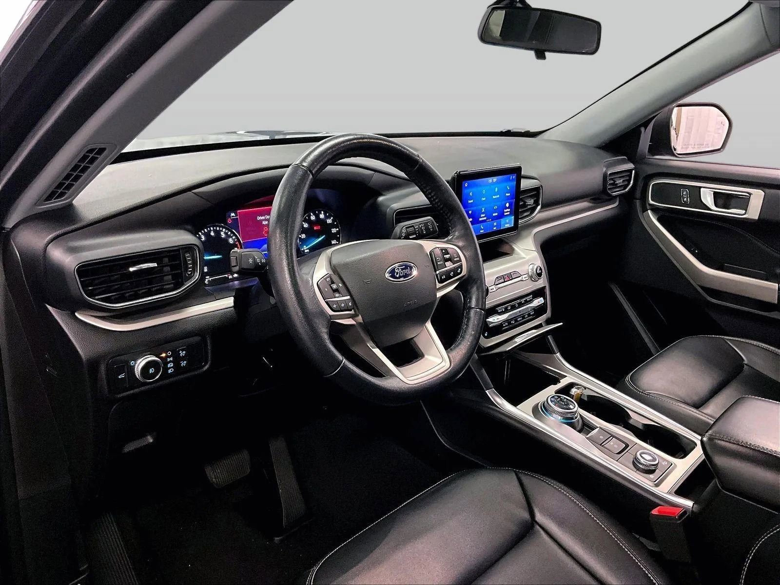 Certified 2022 Ford Explorer XLT w/ Equipment Group 202A image 12