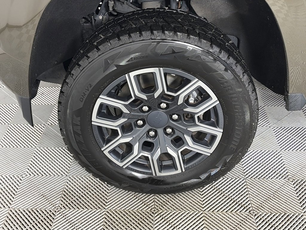 Used 2023 Chevrolet Colorado LT w/ LT Convenience Package III image 8