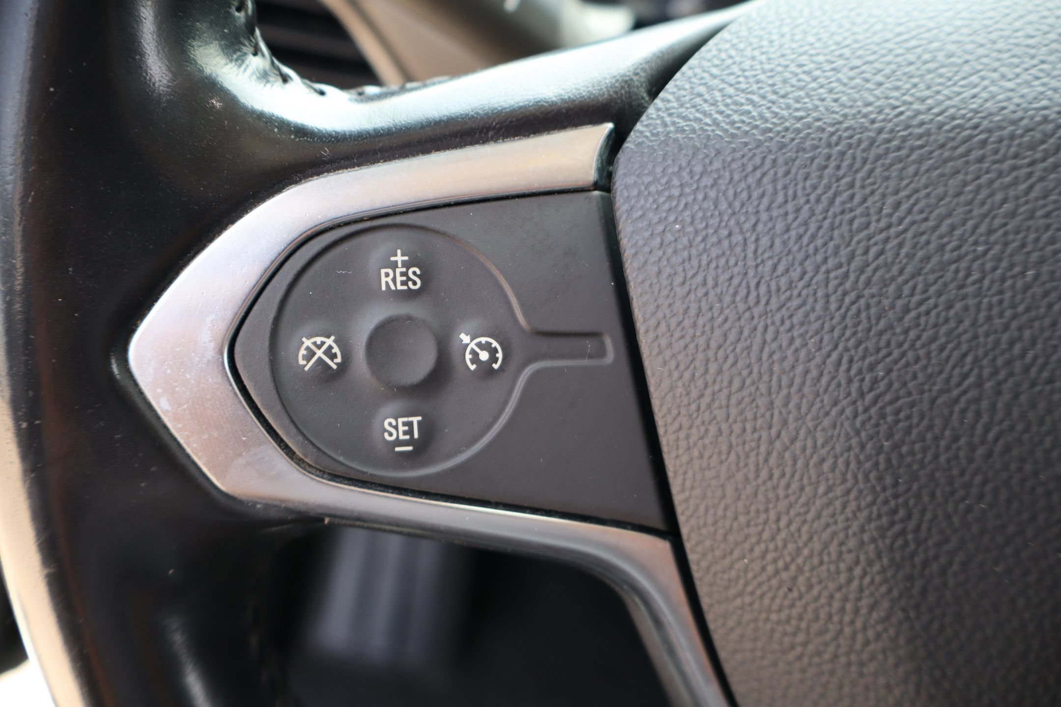 Used 2020 Chevrolet Traverse LT FWD image 15
