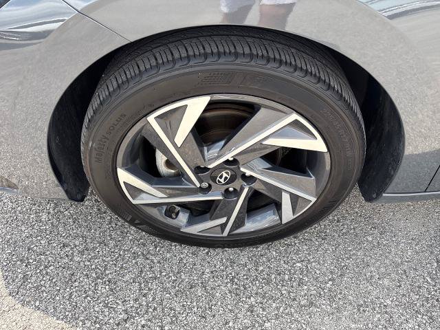 Used 2024 Hyundai Elantra SEL w/ Convenience Package FWD image 5