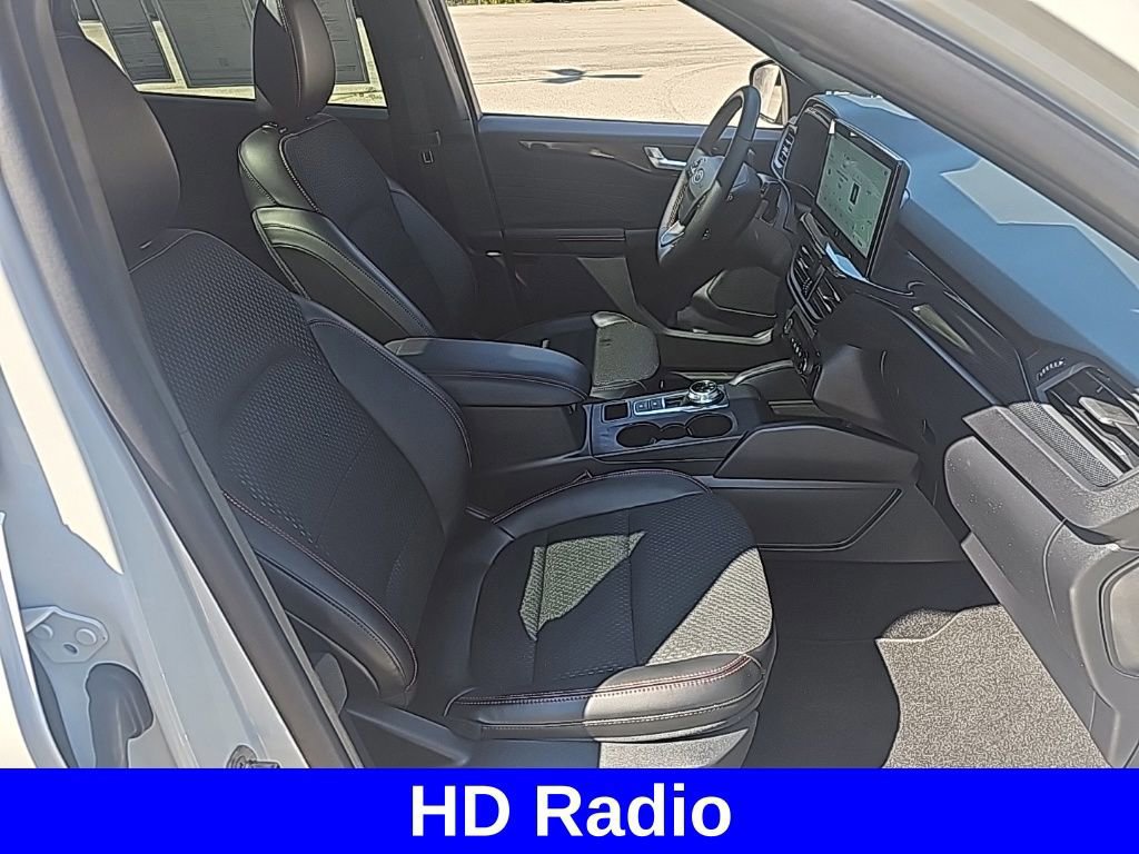 Certified 2025 Ford Escape ST-Line Select w/ Tech Pack #2 image 11
