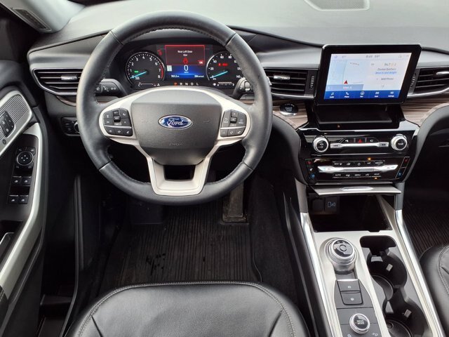 Certified 2022 Ford Explorer Limited w/ Hybrid Equipment Group 310A AWD/4WD image 3